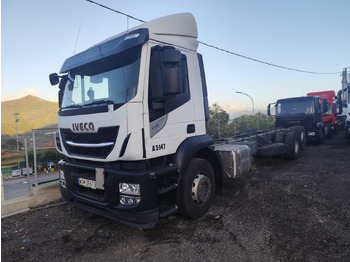 Caminhão chassi IVECO Stralis