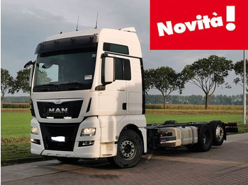 Caminhão chassi MAN TGX 26.480