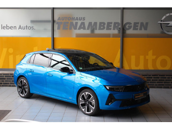 Sedã OPEL
