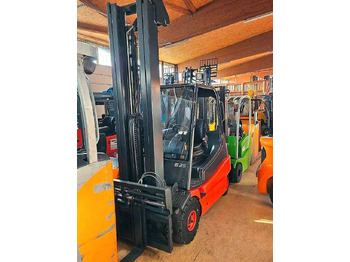 Empilhadeira elétrica LINDE E25