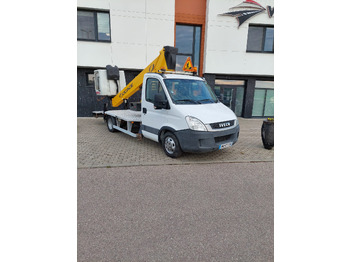 Caminhão com plataforma aérea IVECO Daily 35c11