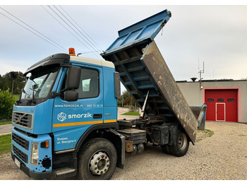 Caminhão basculante VOLVO FM