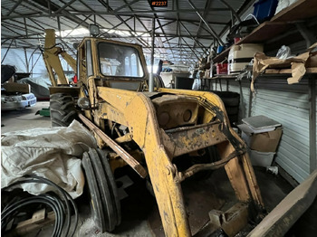 Retroescavadeira MASSEY FERGUSON