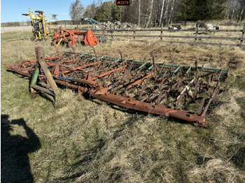 Maquina para lavrar a terra KVERNELAND