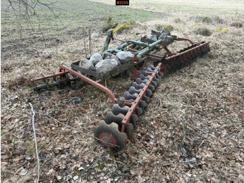 Maquina para lavrar a terra KVERNELAND