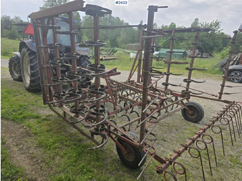 Maquina para lavrar a terra VÄDERSTAD