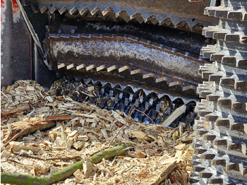 Estilhaçadora de madeira UFKES Greentec 972 Tracked Chipper: foto 4