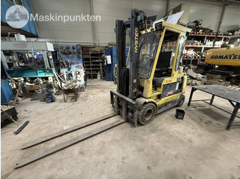 Empilhadeira elétrica HYSTER