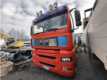 Caminhão chassi MAN TGX