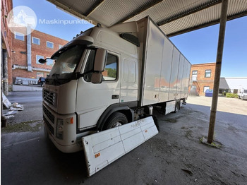 Caminhão furgão VOLVO FM 300