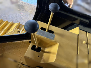 Buldôzer CATERPILLAR D4C: foto 5