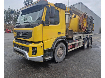 Caminhão limpa fossa VOLVO FM 460