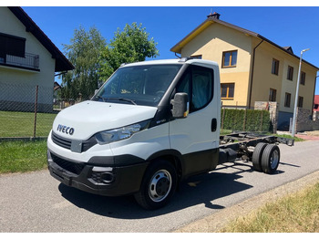 Caminhão chassi IVECO Daily 35c13