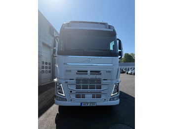 Caminhão furgão Volvo FH 540 6x2: foto 2