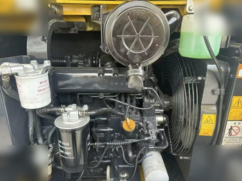 Mini escavadeira KOMATSU PC56-7: foto 5