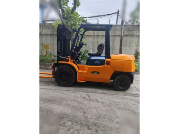 Empilhadeira TOYOTA