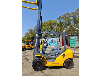 Escavadeira KOMATSU