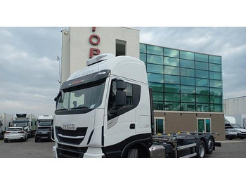 Caminhão transportador de contêineres/ Caixa móvel IVECO Stralis 480