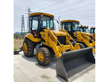 Retroescavadeira JCB 3CX