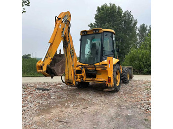 Retroescavadeira JCB 3CX