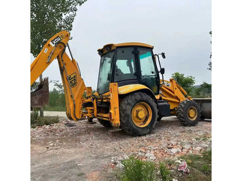 Retroescavadeira JCB 3CX