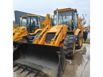 Retroescavadeira JCB 3CX