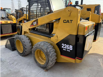 Máquina de construção CATERPILLAR 226