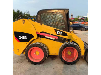 Mini carregadeira CATERPILLAR