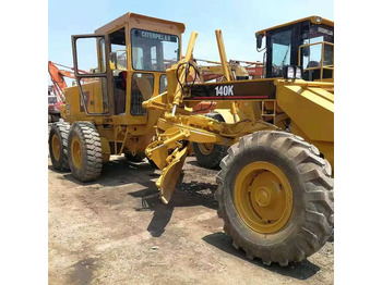 Motoniveladora CATERPILLAR 140K