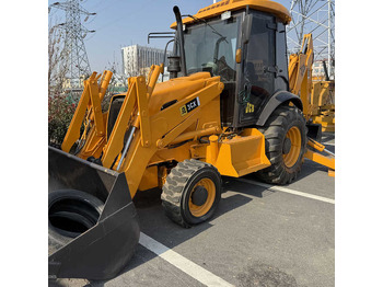 Retroescavadeira JCB 3CX