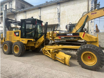 Motoniveladora CATERPILLAR 140K