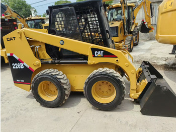 Mini carregadeira CATERPILLAR 226B