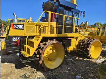 Compactador de asfalto CATERPILLAR