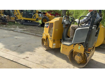 Compactador de asfalto CATERPILLAR CB14B: foto 4