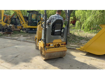 Compactador de asfalto CATERPILLAR CB14B: foto 3