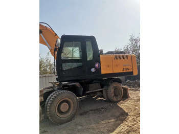 Escavadeira de rodas HYUNDAI R210