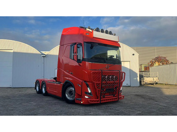 Tractor VOLVO FH16 750