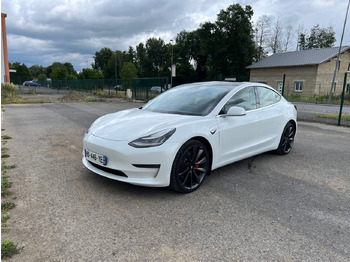 Sedã TESLA