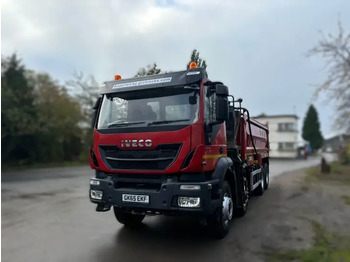 Caminhão basculante IVECO Trakker
