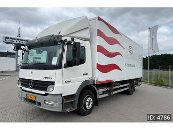 Caminhão transportador de contêineres/ Caixa móvel MERCEDES-BENZ Atego 1318