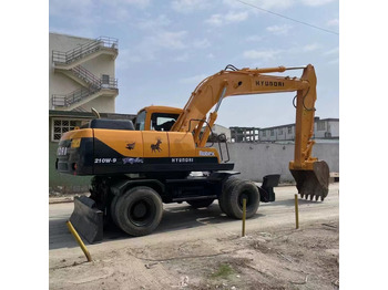Carregadeira de rodas HYUNDAI R210