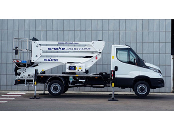 Caminhão com plataforma aérea OIL&STEEL