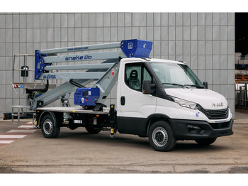 Caminhão com plataforma aérea OIL&STEEL