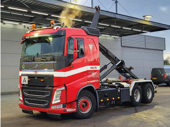 Caminhão com sistema de cabo VOLVO FH 460
