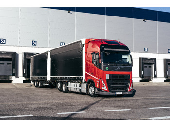 Caminhão com lona VOLVO FH