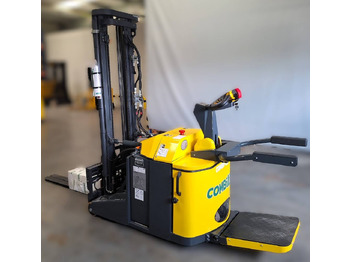 Empilhadeira elétrica COMBILIFT