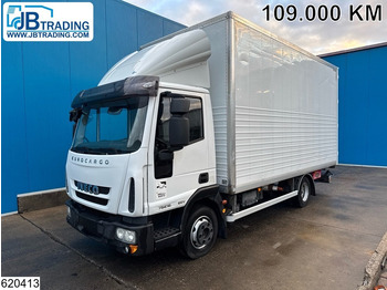 Caminhão com lona IVECO