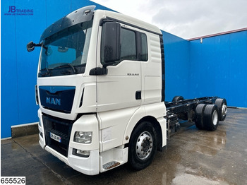 Caminhão chassi MAN TGX 26.480