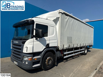 Caminhão com lona SCANIA P 270