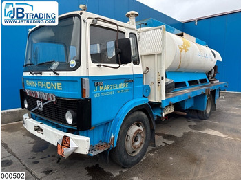 Caminhão tanque VOLVO